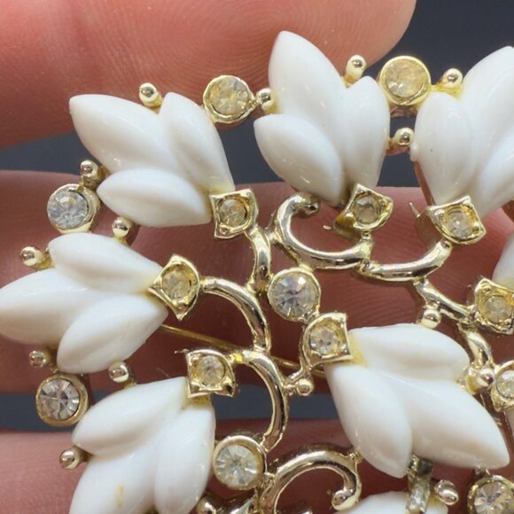 Vintage Bogoff Brooch White Lucite Rhinestone Large - Picture 6 of 10